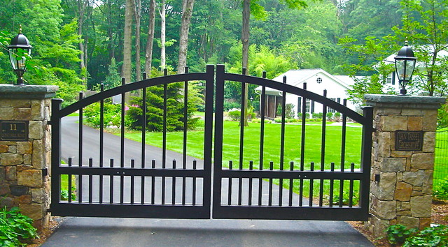 traditional-home-fencing-and-gates